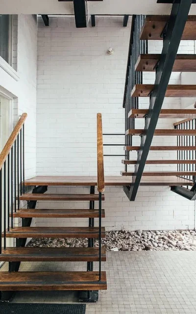 Imagen de escalera con forma de U